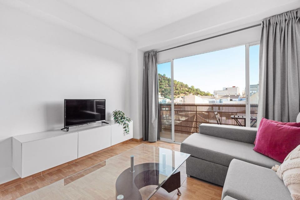 Communal lounge/ TV room, Natural landscape, TV and multimedia, View (from property/room), Balcony/Terrace, Living room, Seating area, Evening entertainment, Mountain view