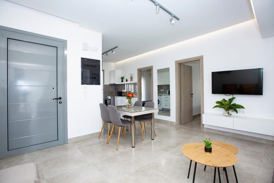 TV and multimedia, Kitchen or kitchenette, Living room, Seating area