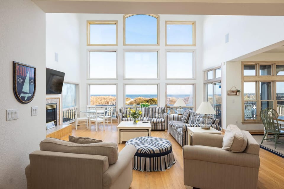 Pine Island Oceanfront Private Pool and Beach Access House in Corolla