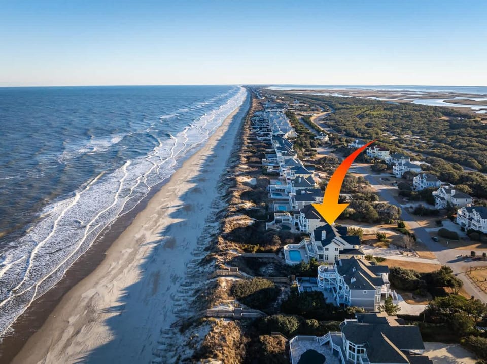 Pine Island Oceanfront Private Pool and Beach Access House in Corolla