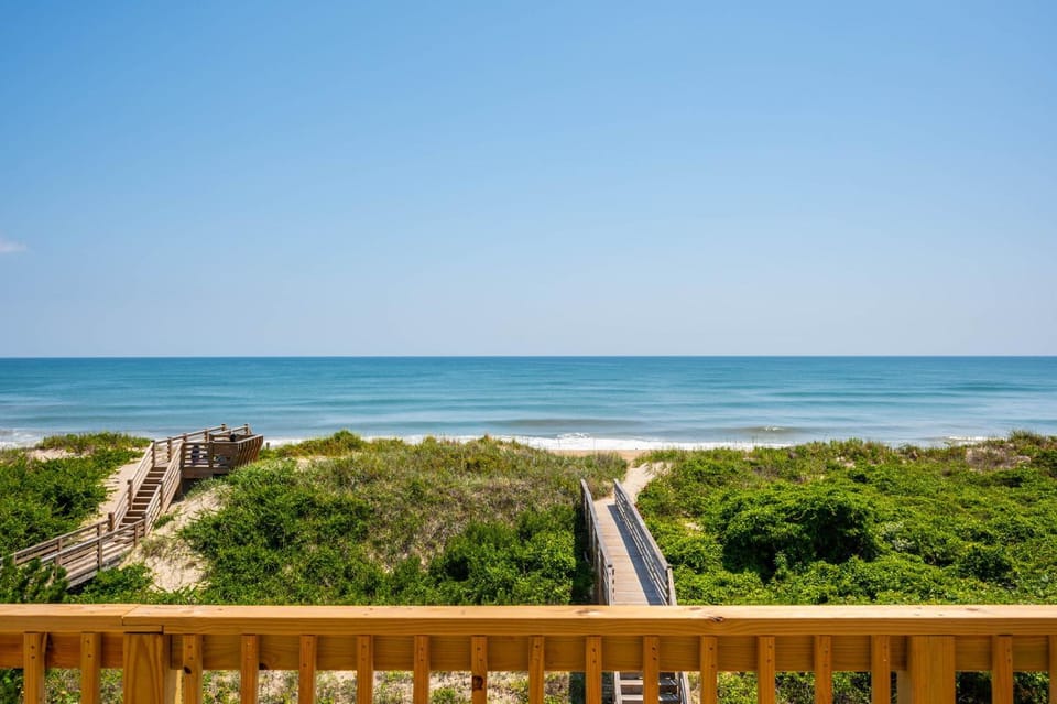 Pine Island Oceanfront Private Pool and Beach Access House in Corolla