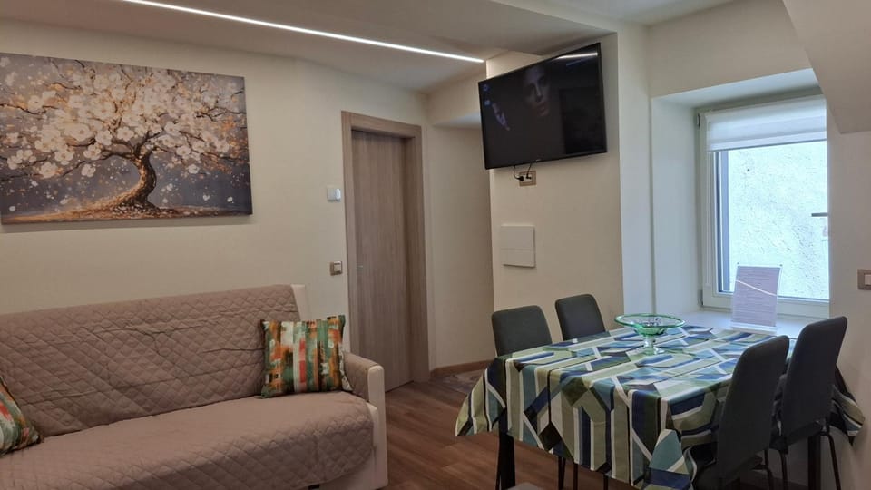 TV and multimedia, Living room, Dining area