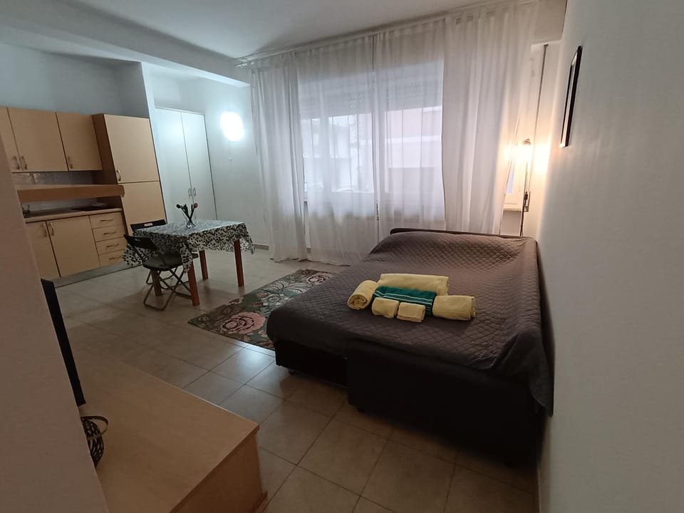 Bed, Kitchen or kitchenette