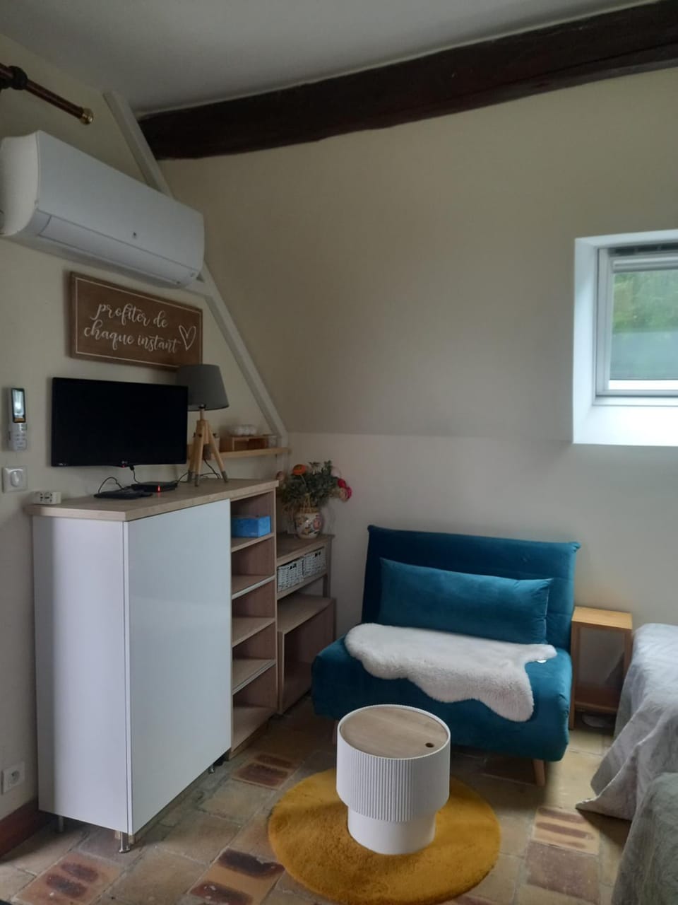 TV and multimedia, Seating area