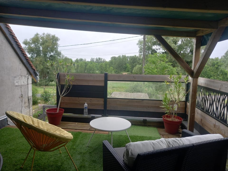 Patio, View (from property/room), Living room, Dining area, Garden view