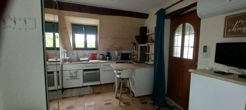 Kitchen or kitchenette, Dining area, dishwasher, oven, stove, toaster