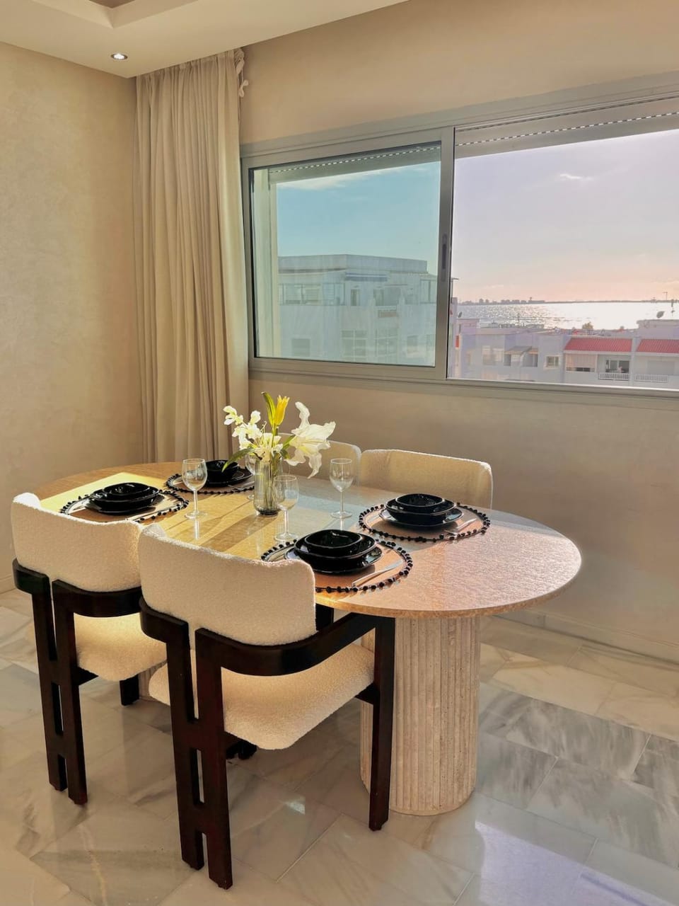 Seating area, Dining area