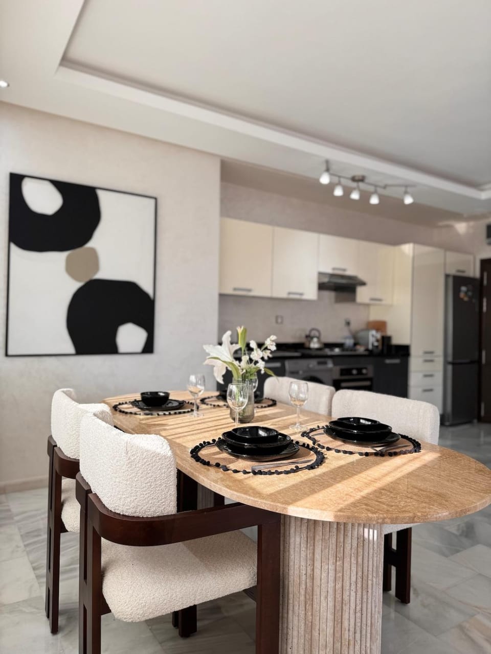 Kitchen or kitchenette, Dining area