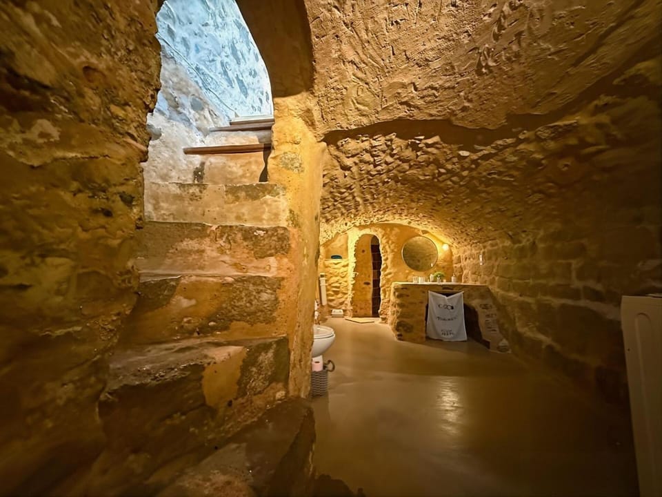 Toilet, Landmark view