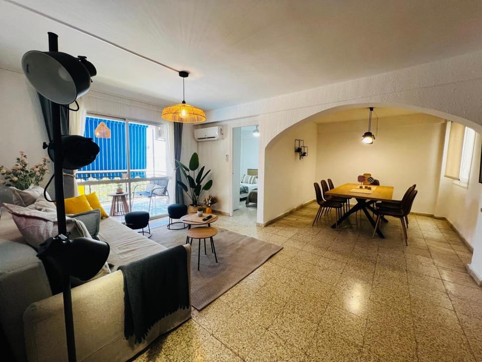 Living room, Dining area, air conditioner