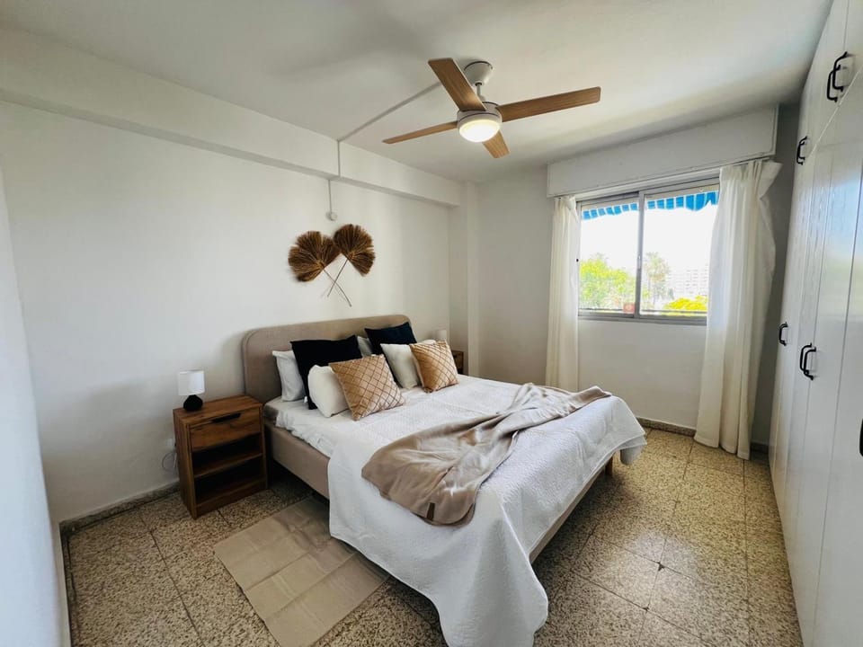 Photo of the whole room, Bedroom, air conditioner