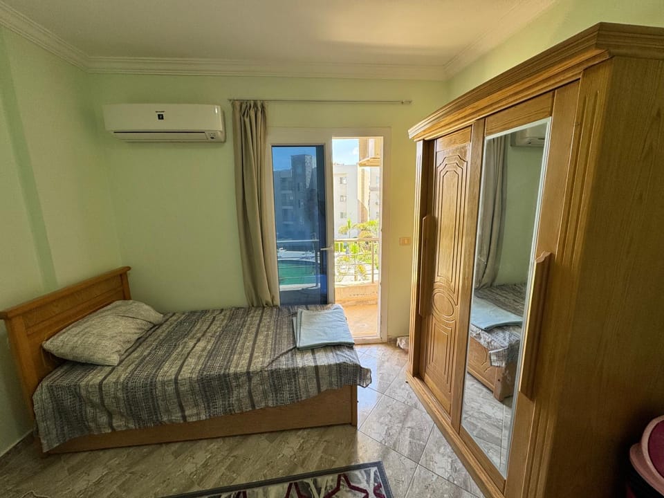 Bed, Photo of the whole room, Bedroom, wardrobe, air conditioner