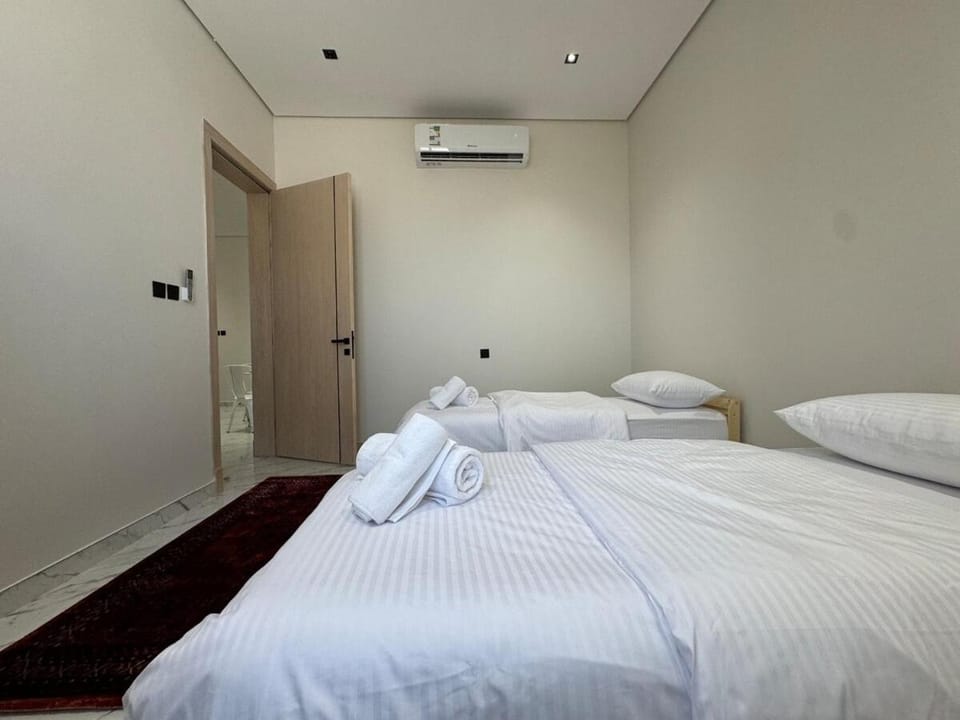 Bed, Photo of the whole room, Bedroom, wardrobe, air conditioner