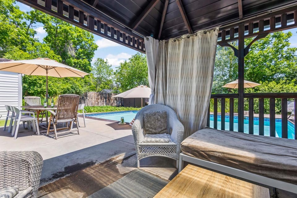 Pool House Escape with Cabana and Garden Vibes House in Denver