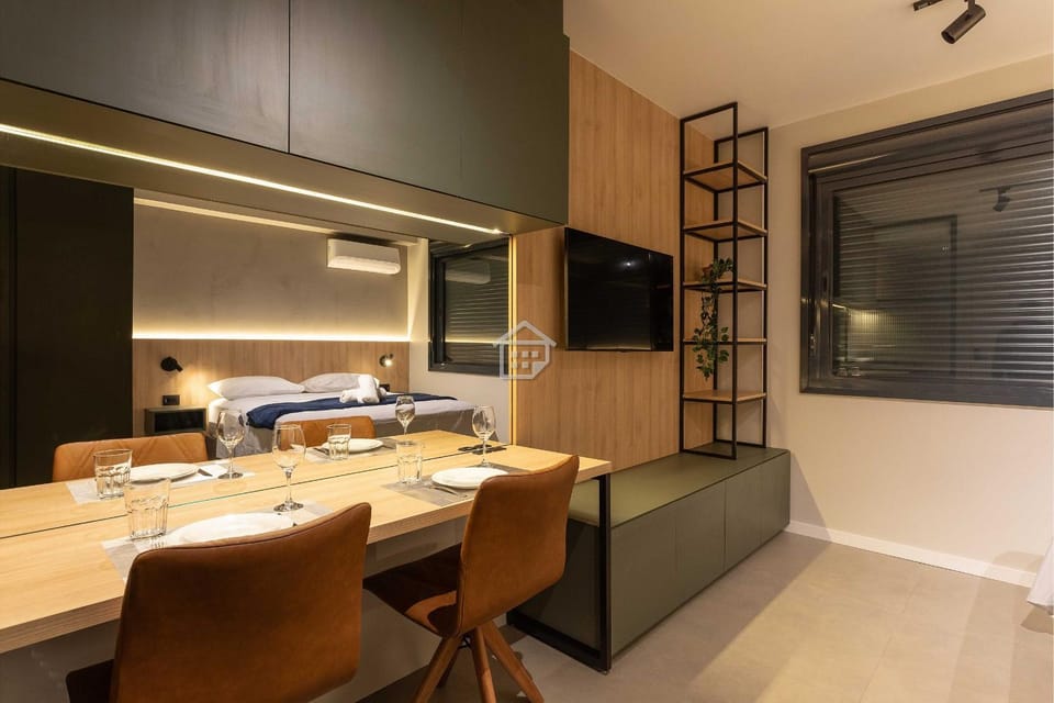 TV and multimedia, Seating area, Dining area