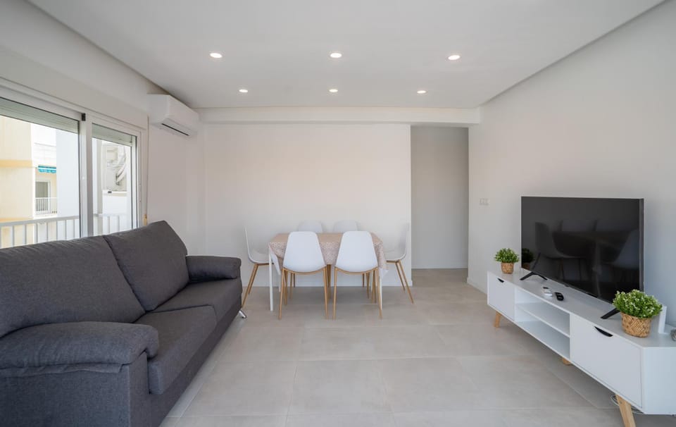 Communal lounge/ TV room, TV and multimedia, Living room
