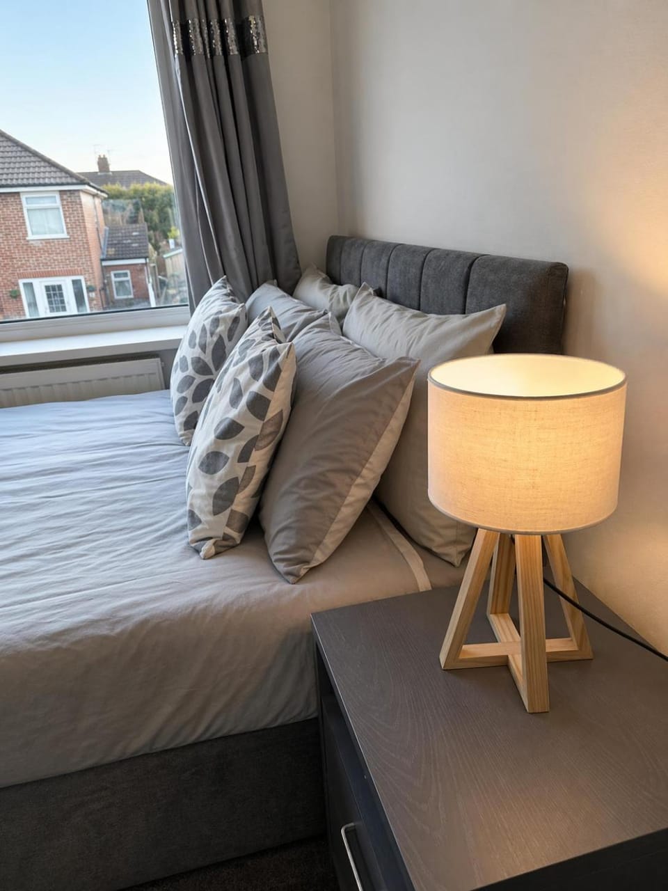 Bed, Living room, Photo of the whole room, Seating area, Bedroom