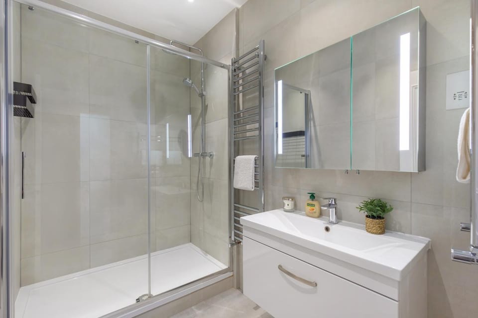 Shower, Bathroom, towels