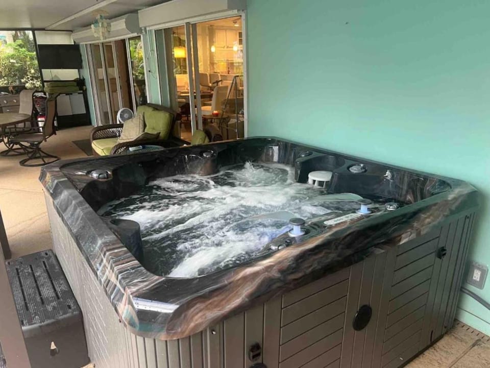 Tropical Waterfront Beach Home with Pool & Jacuzzi Villa in Cocoa Beach