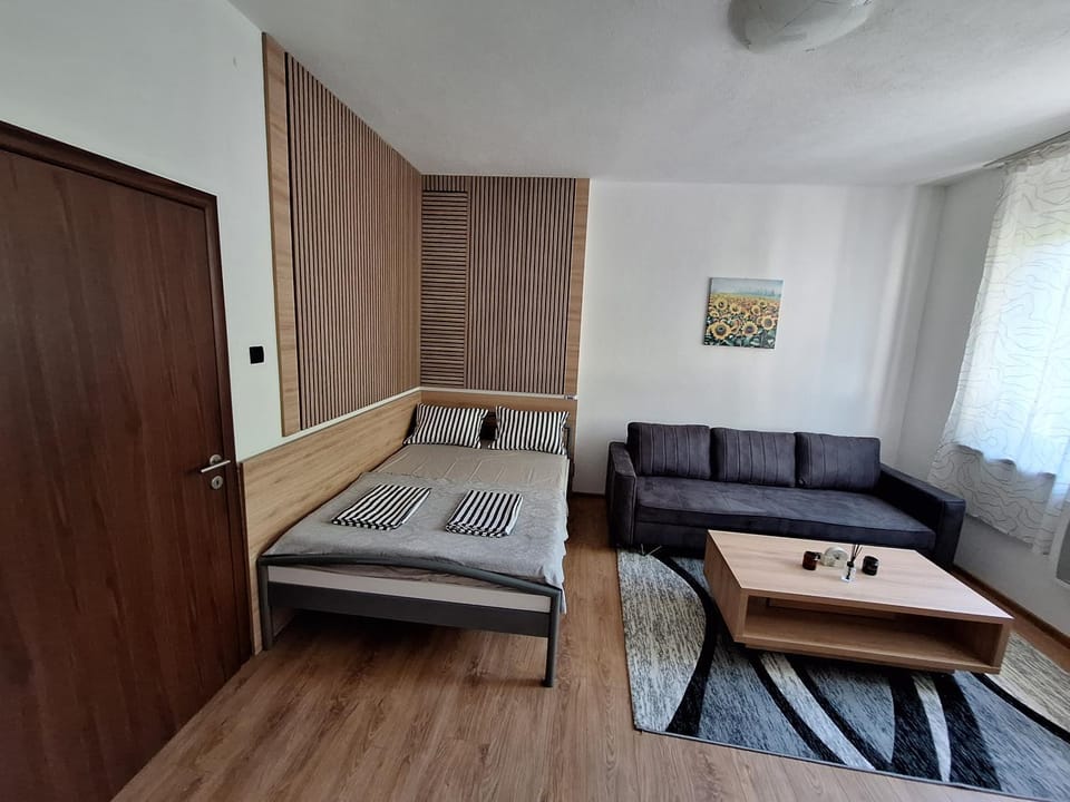 Seating area, Bedroom