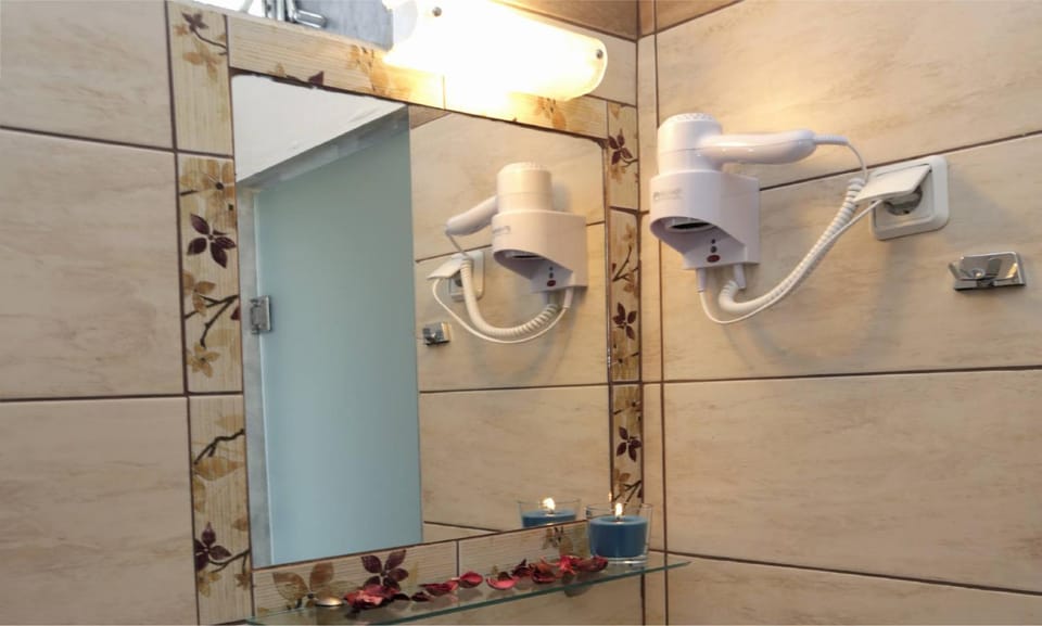 Shower, Bathroom, towels