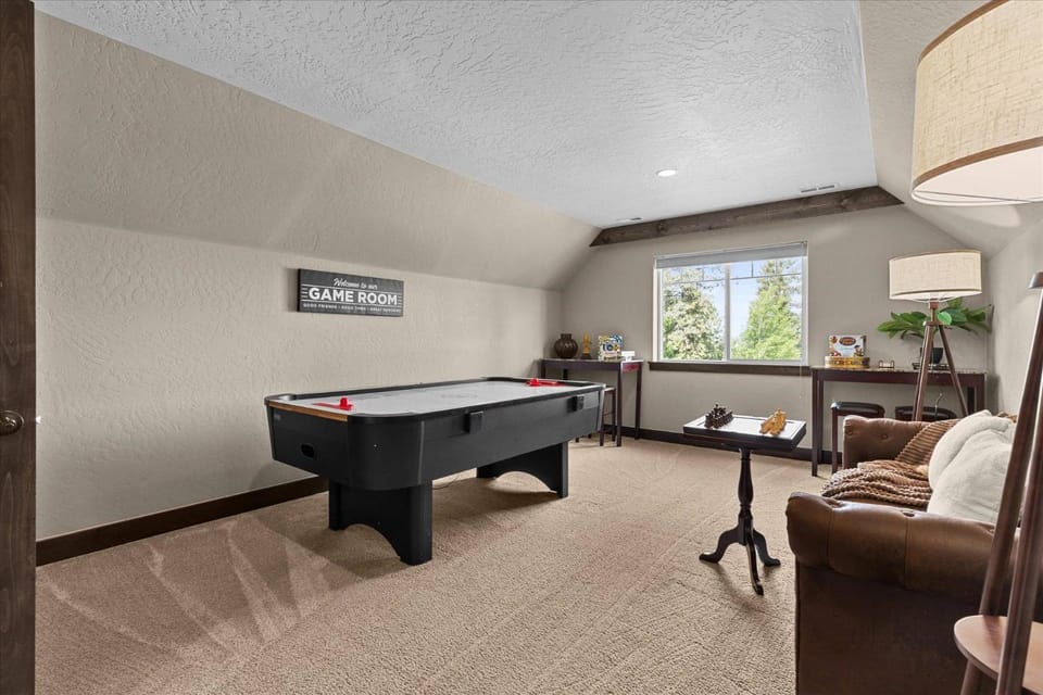 Winston's Luxurious Retreat House in Dalton Gardens