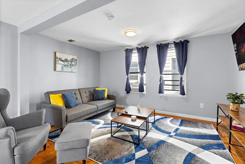 Communal lounge/ TV room, TV and multimedia, Living room, Seating area, Evening entertainment