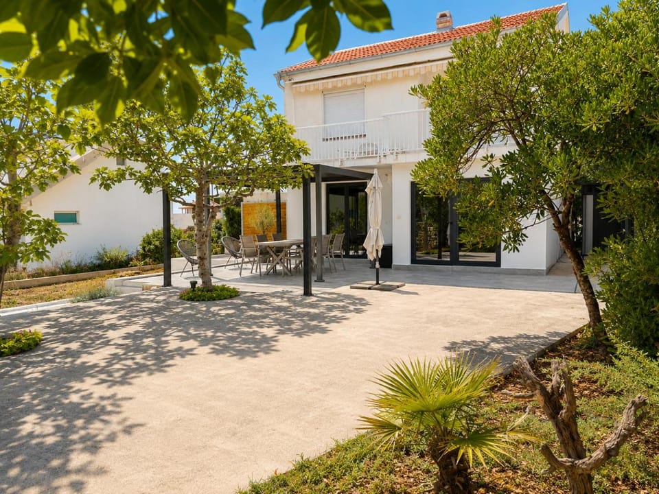 Property building, Garden, Garden view