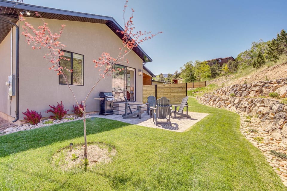 Walk to Southern Utah Campus: Home w/ Fire Pit House in Cedar City
