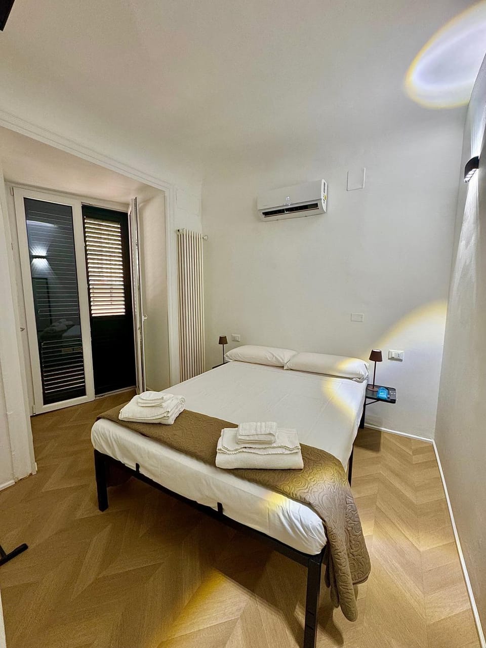 Bed, Photo of the whole room, Bedroom, towels, air conditioner