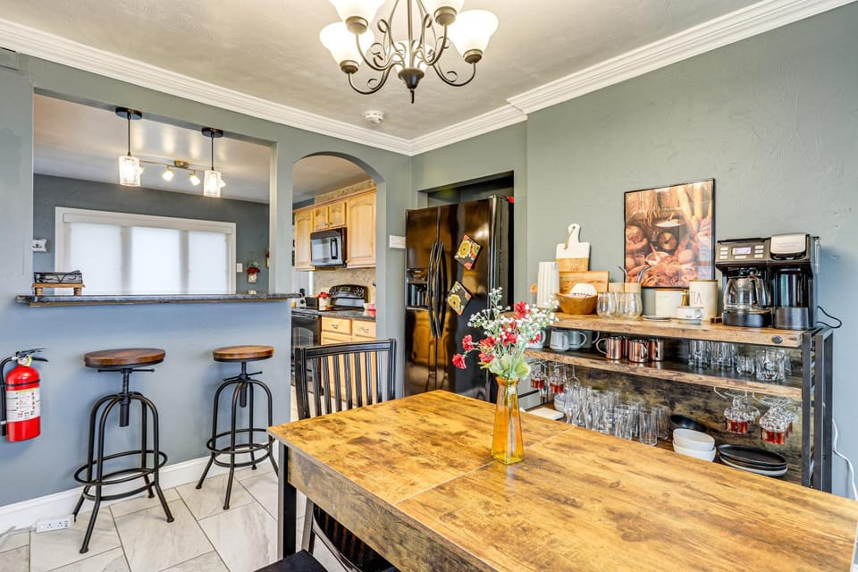 Lakefront Cottage 2 Mi to Palladium in Worcester! House in Worcester