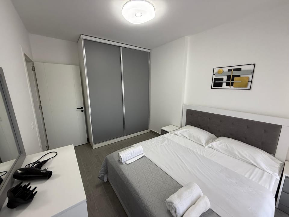 Bed, Bedroom, towels, wardrobe