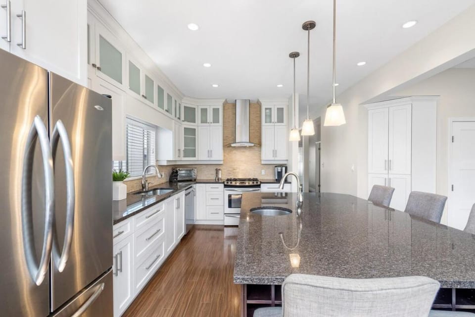 Family-Friendly 3BR Home House in Vancouver