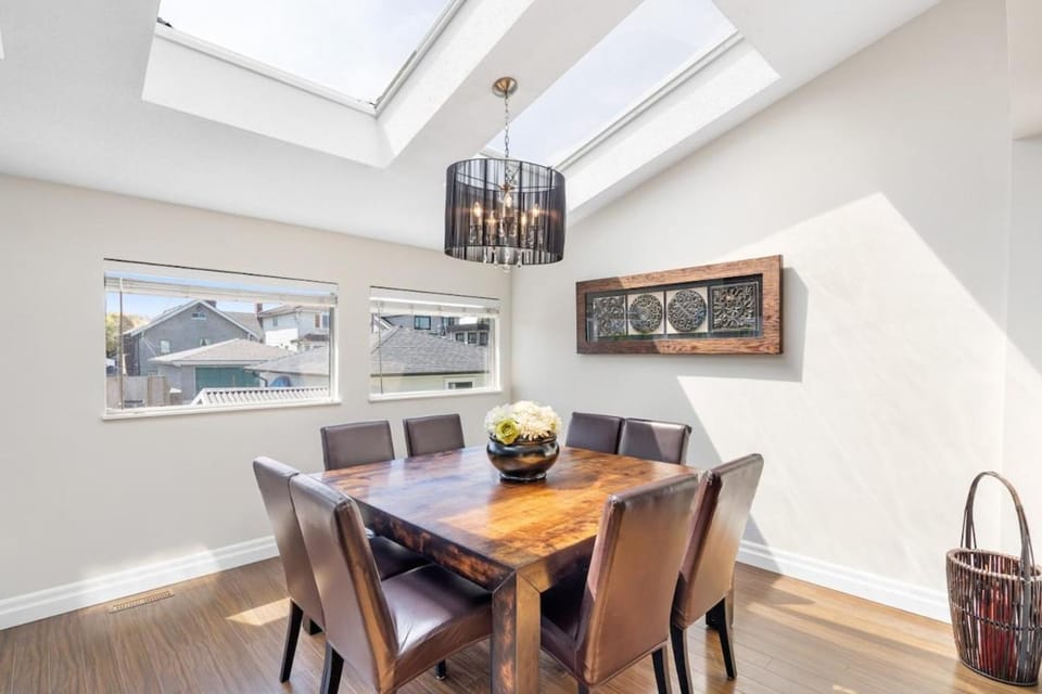 Family-Friendly 3BR Home House in Vancouver