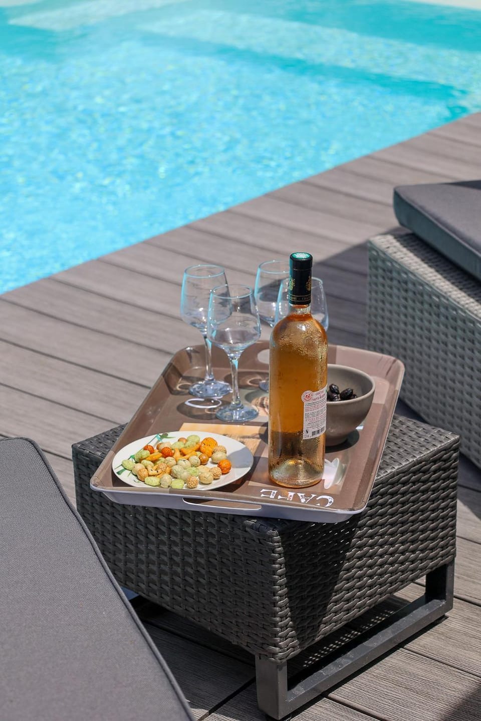 Day, Food and drinks, Food, Pool view, Swimming pool, Drinks, Alcoholic drinks, sunbed