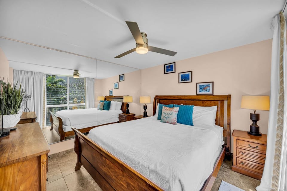 KN203 Oceanfront 2Bd 2Ba Sunset Suite in South Maui House in Kihei