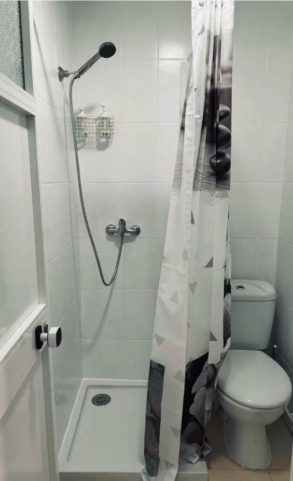 Shower, Toilet, Bathroom, towels