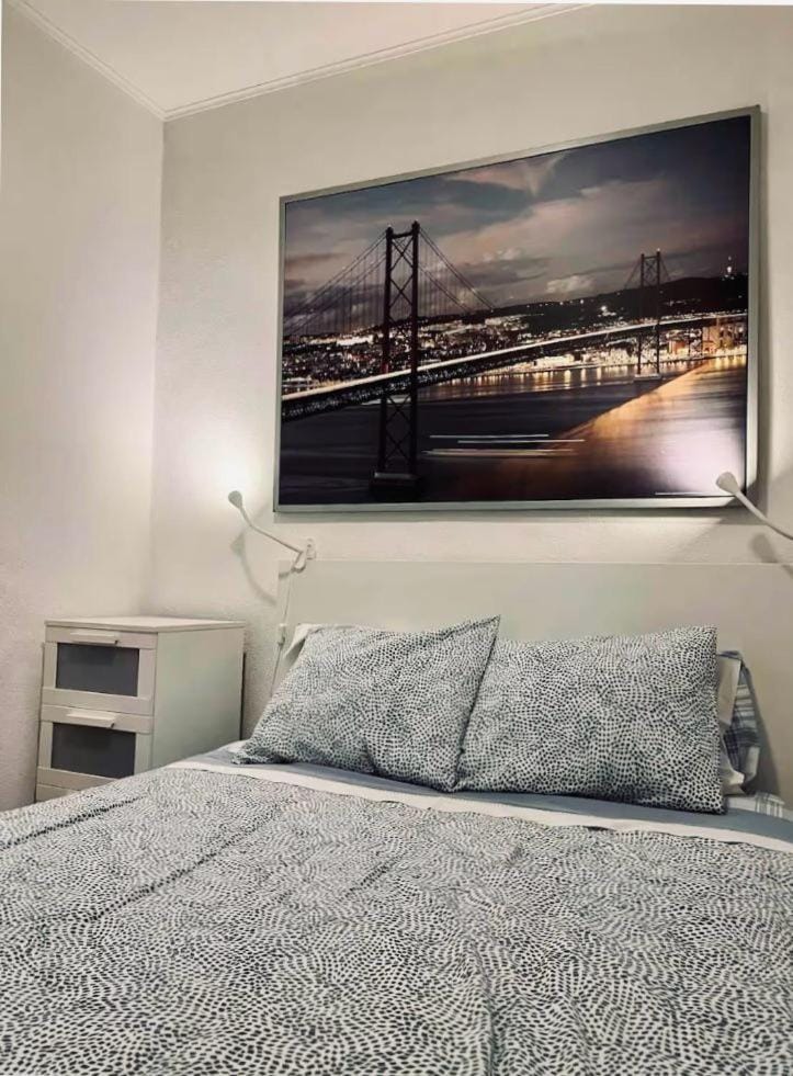 Bed, Photo of the whole room, Decorative detail, Bedroom