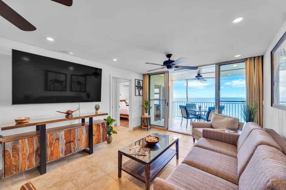 Watch Whales and Sunsets from your Bed - Double Master Sunset Suite House in Kihei
