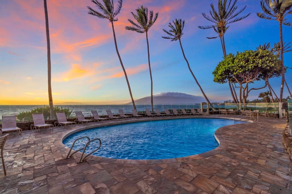 Watch Whales and Sunsets from your Bed - Double Master Sunset Suite House in Kihei