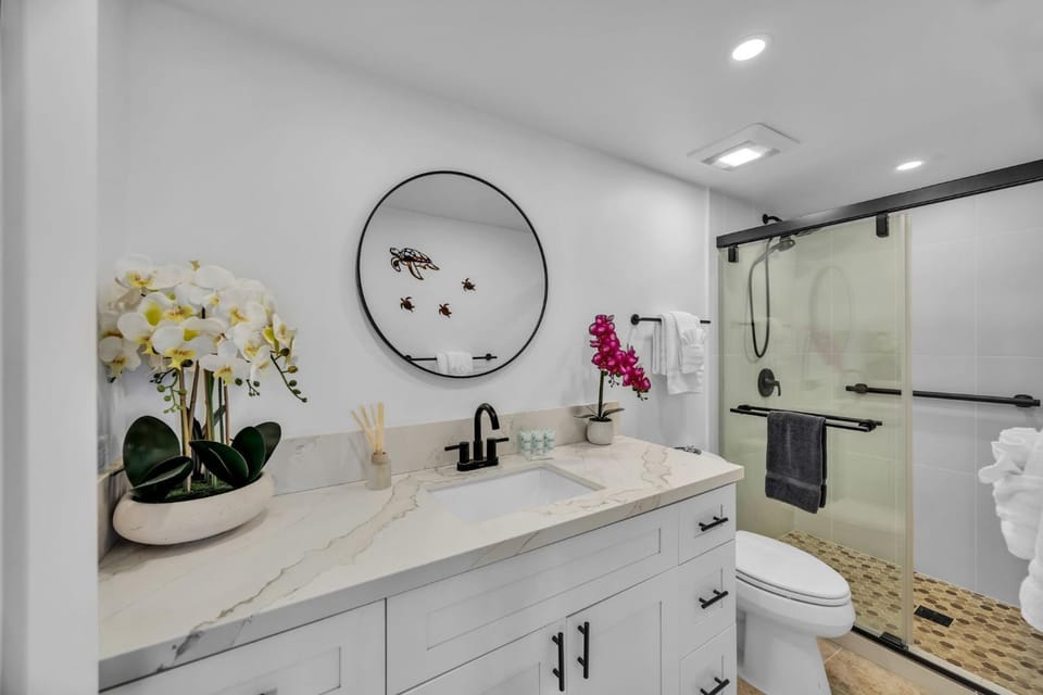 Watch Whales and Sunsets from your Bed - Double Master Sunset Suite House in Kihei