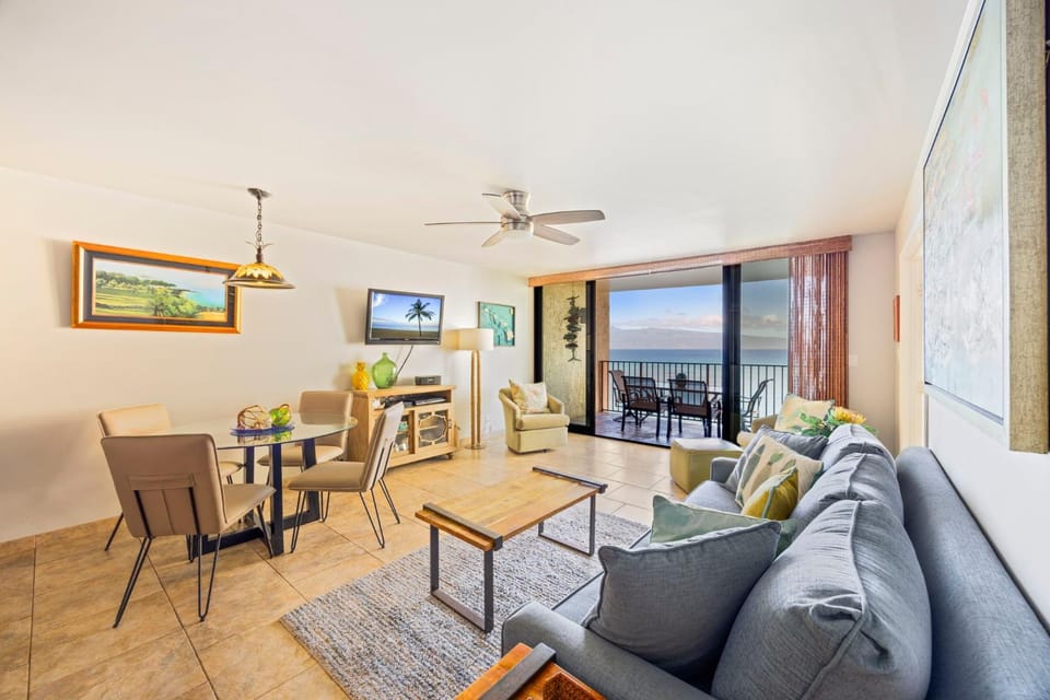 Magical Oceanfront 7th Floor Suite 2-Bed 2-Bath House in Kahana