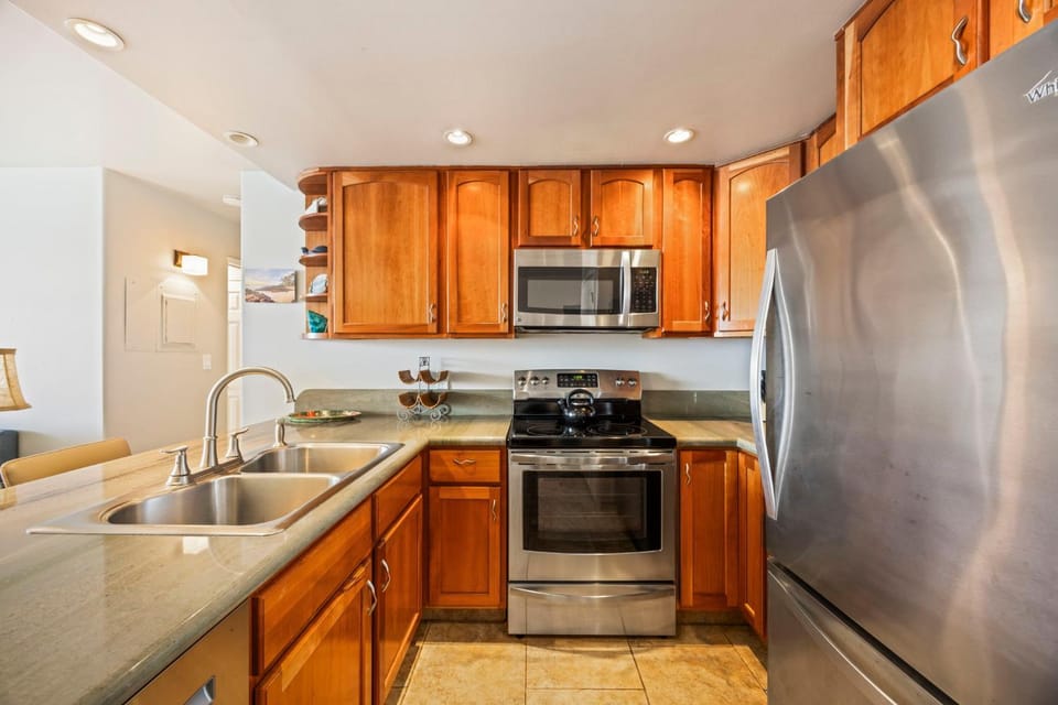 Magical Oceanfront 7th Floor Suite 2-Bed 2-Bath House in Kahana