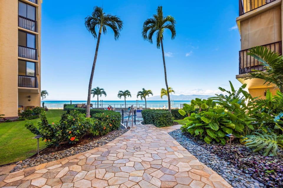 Magical Oceanfront 7th Floor Suite 2-Bed 2-Bath House in Kahana