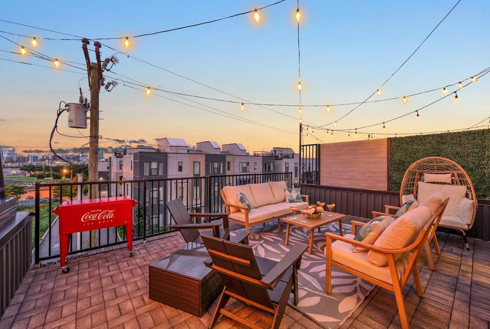 Brand New City Views Karaoke Room Near Downtown House in Nashville