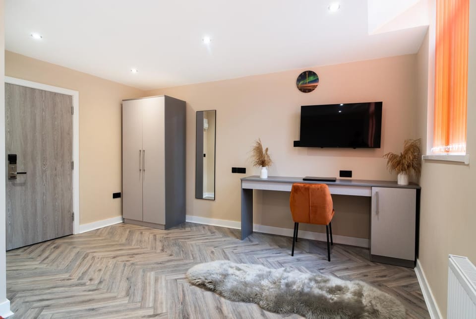 TV and multimedia, Seating area, wardrobe