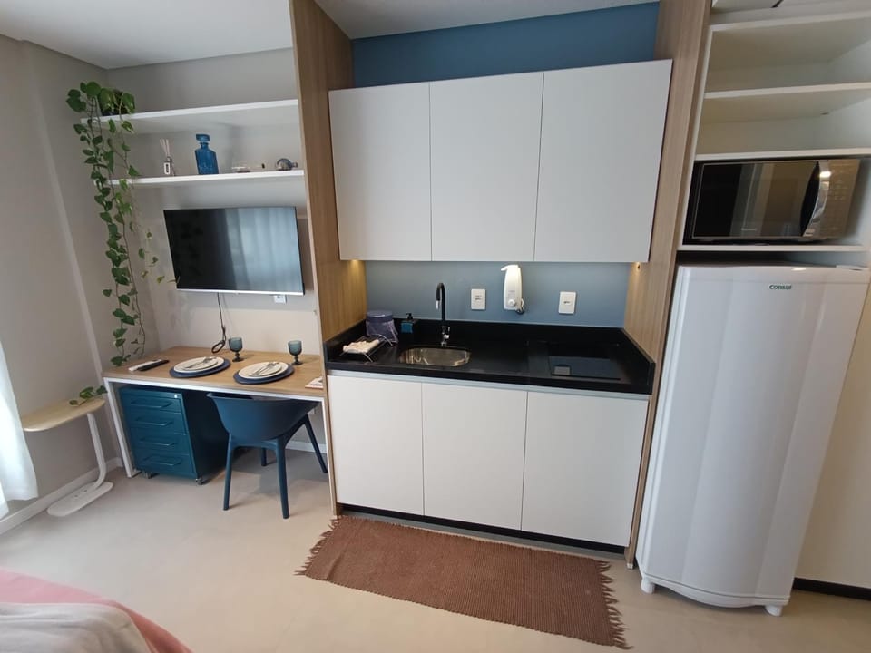 Kitchen or kitchenette, Dining area, stove