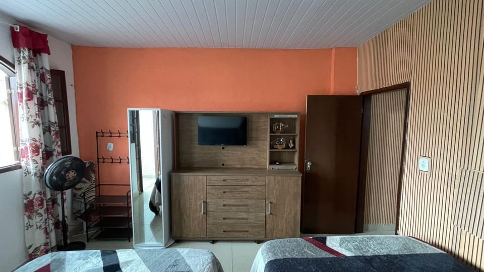 Bed, TV and multimedia, Bedroom