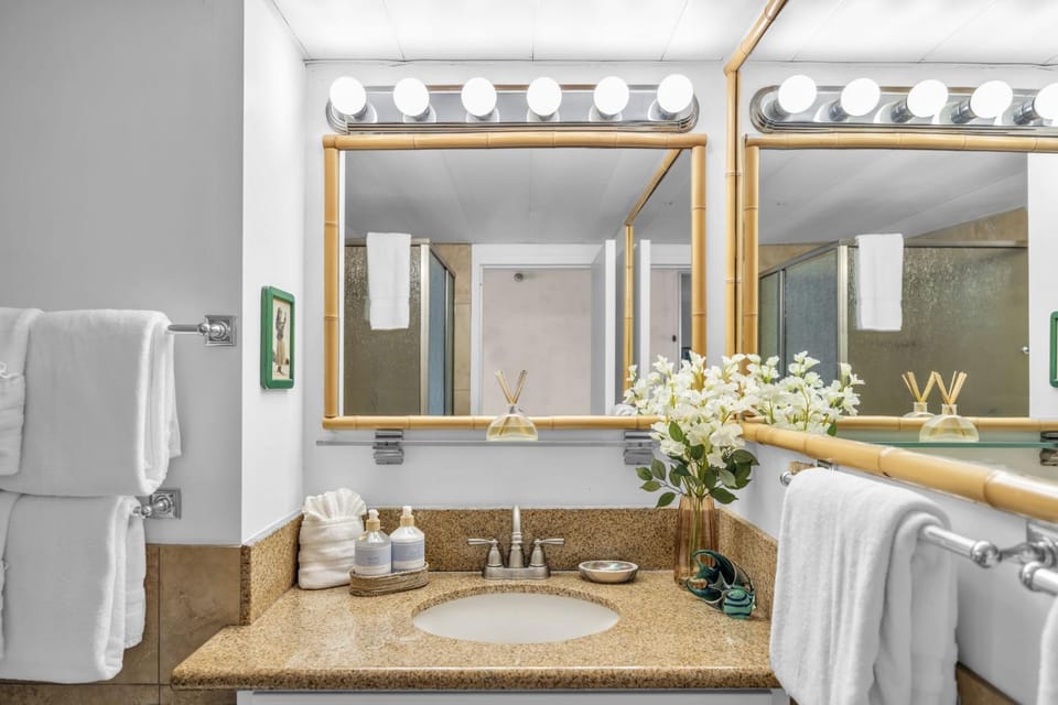 Sleep at the Ocean and Watch Sunsets Suite House in Kaanapali