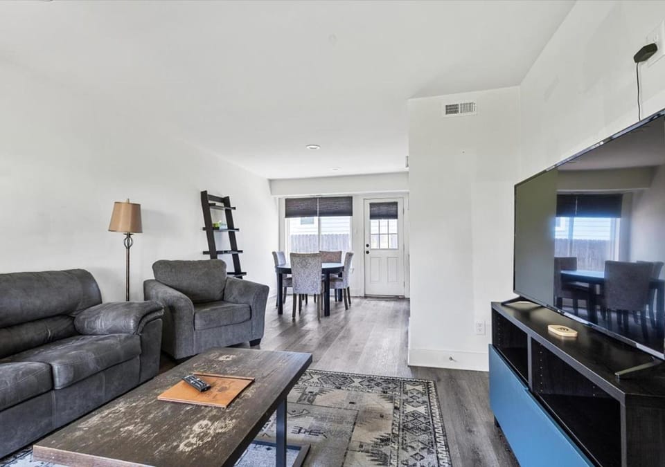 TV and multimedia, Living room, Dining area